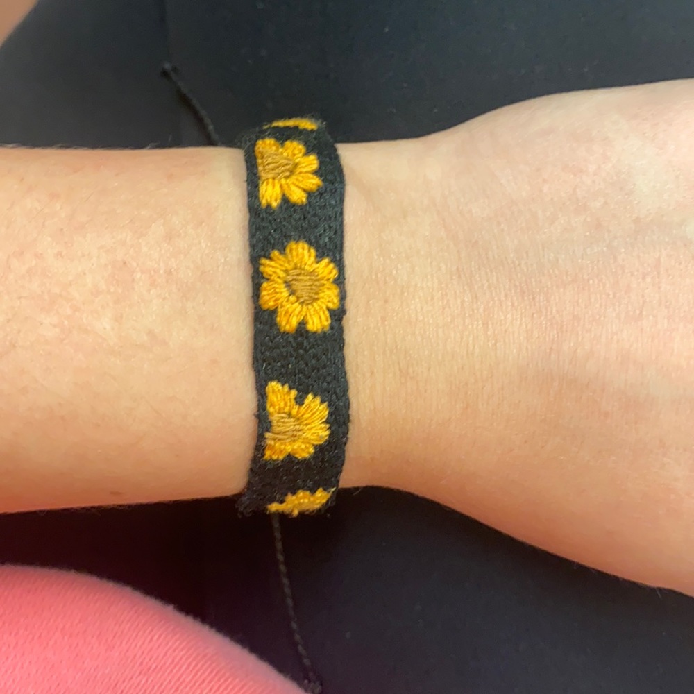 black and yellow sunflower PURA VIDA bracelet